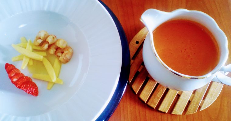 Sopa fría de fresas y gambas al ajillo